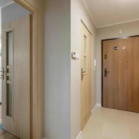 Bluesky - Przemysłowa, W Spokojnej, Zielonej Okolicy, Blisko Dworca Pkp I Sklepów Apartamento Karpacz