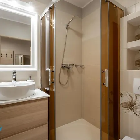 Bluesky - Przemysłowa, W Spokojnej, Zielonej Okolicy, Blisko Dworca Pkp I Sklepów Apartamento *